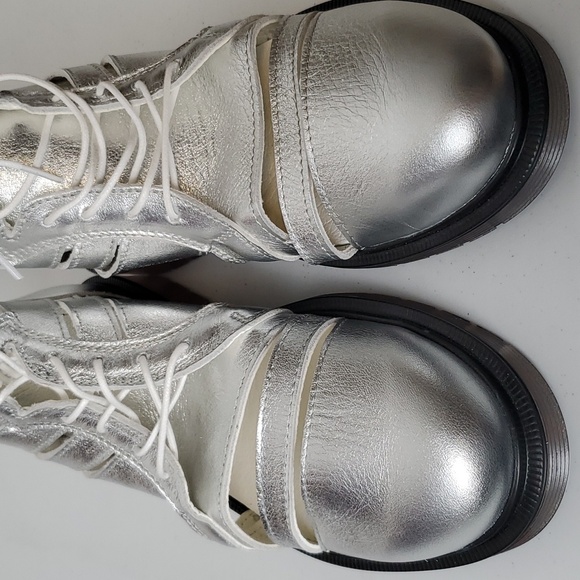 Stiu W Concept Silver Leather Ankle Boots - Picture 7 of 8